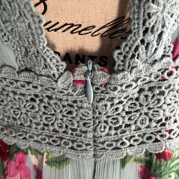 Beautiful Floral Maxi Dress NWT - Picture 9 of 16